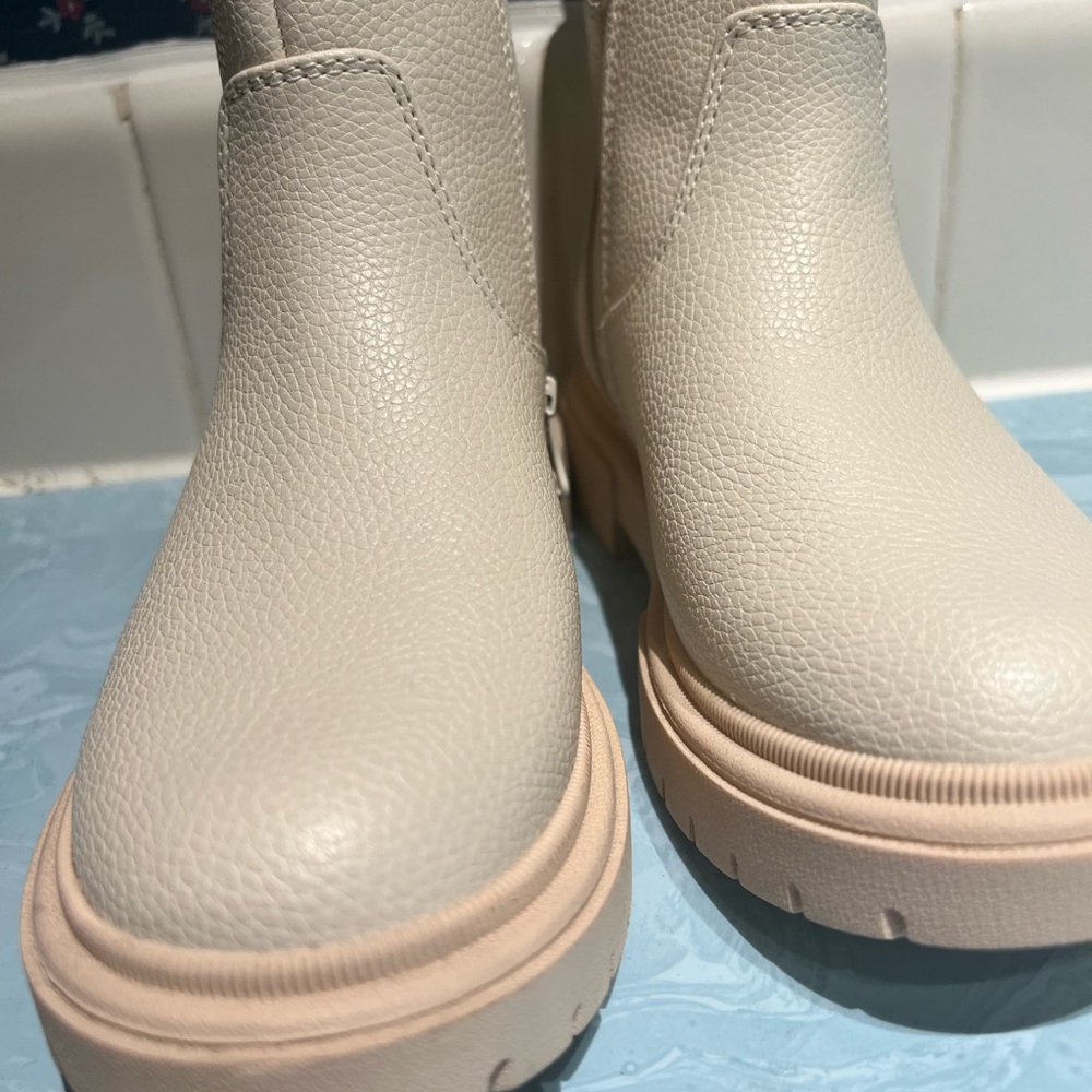ART CLASS CREAM KIDS BOOTS new